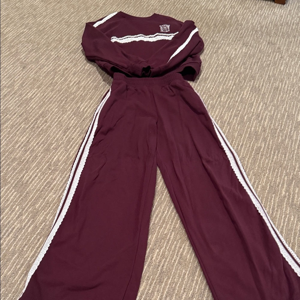Zara set size small. Maroon/burgundy color